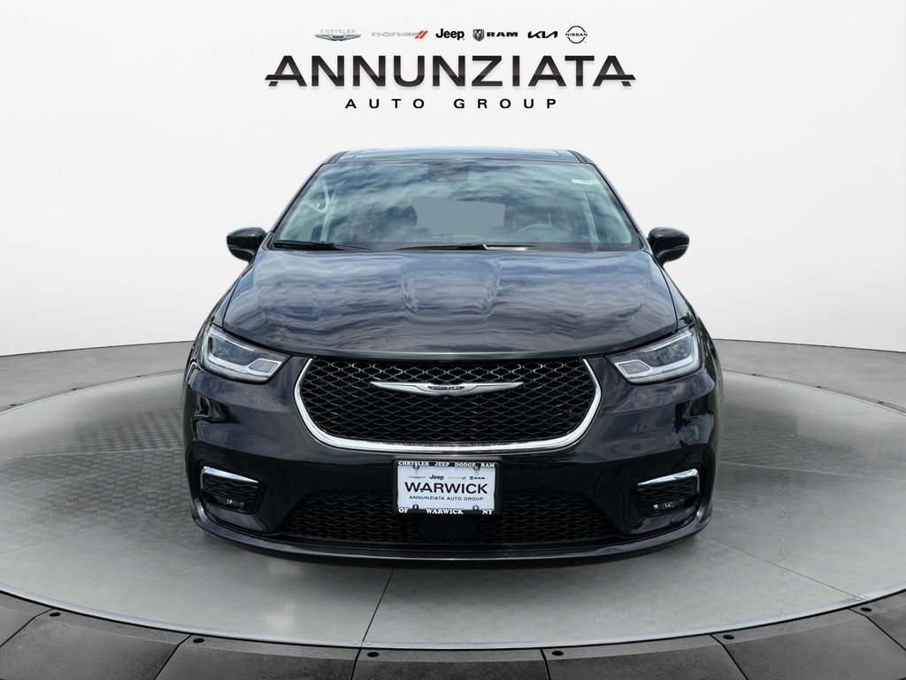 Certified 2023 Chrysler Pacifica Touring-L image 8