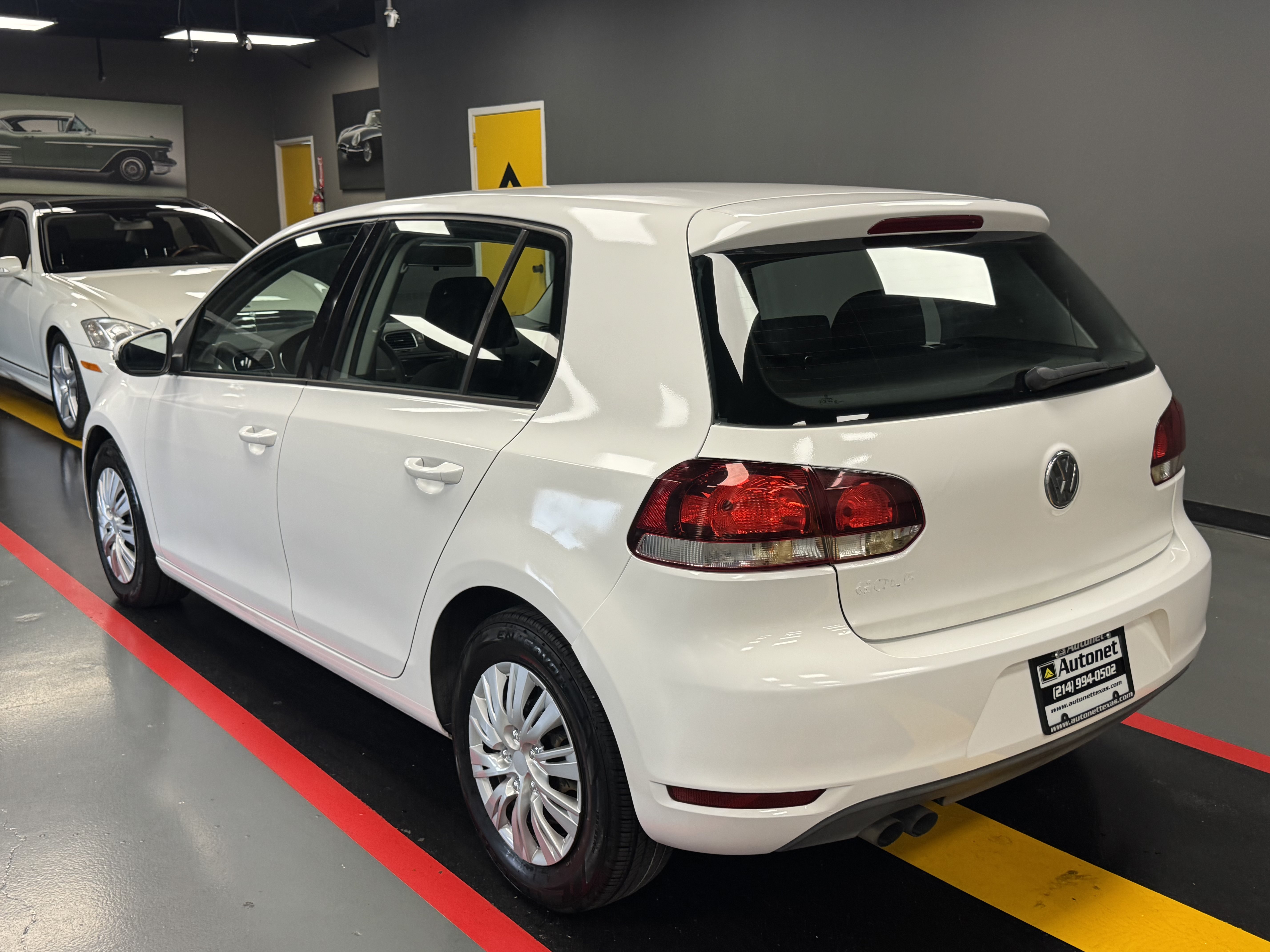 Used 2012 Volkswagen Golf 4-Door FWD image 4