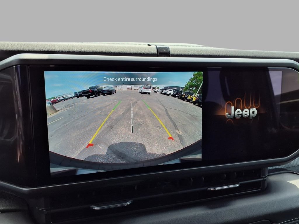 Used 2025 Jeep Wrangler Unlimited Sahara AWD/4WD image 6