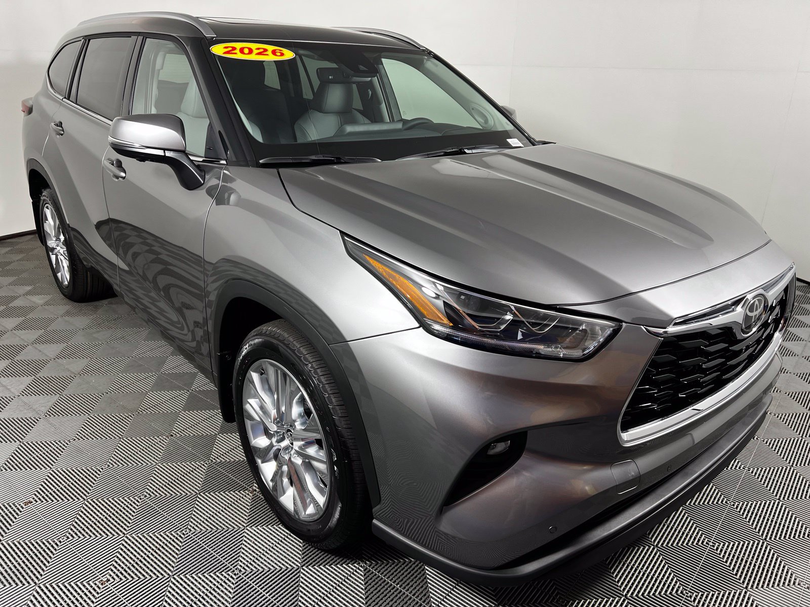 Used 2026 Toyota Highlander Limited AWD/4WD image 3