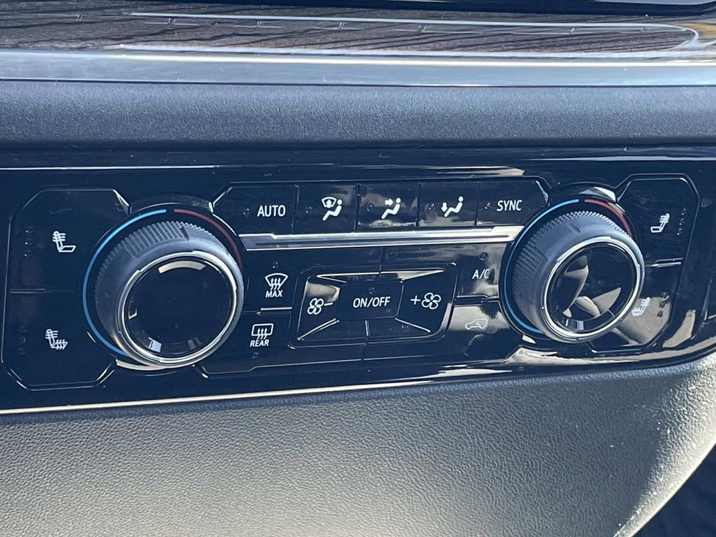 Used 2024 Chevrolet Silverado 1500 LT image 22