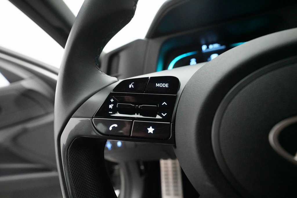 Used 2025 Hyundai Elantra Sport image 17