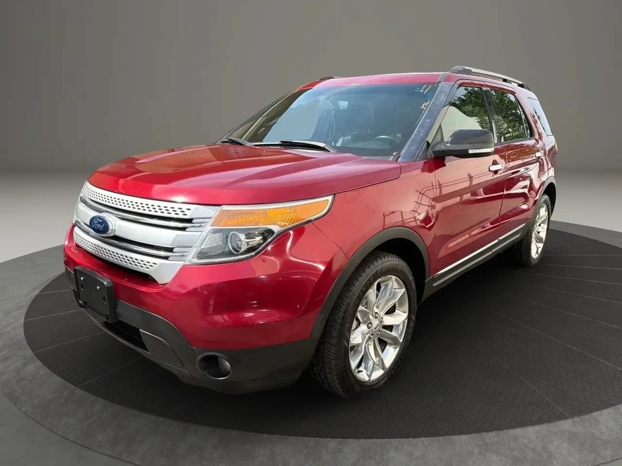 Used 2014 Ford Explorer XLT w/ Equipment Group 202A AWD/4WD image 1