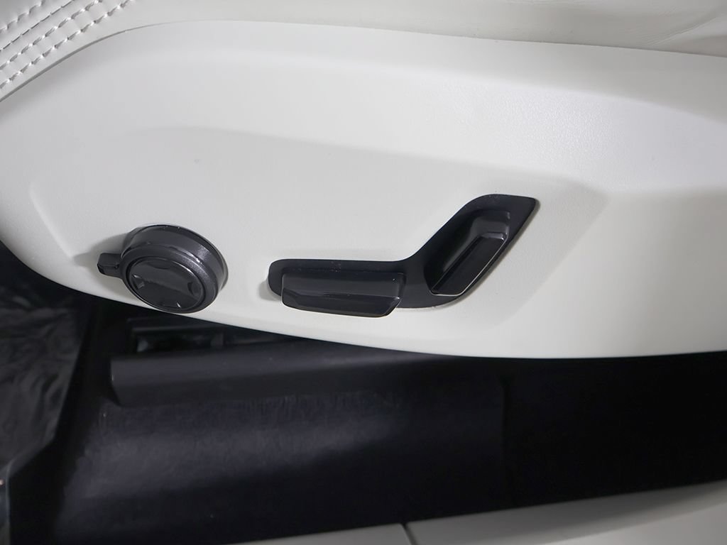 Used 2023 Volvo XC60 B6 Ultimate AWD/4WD image 33