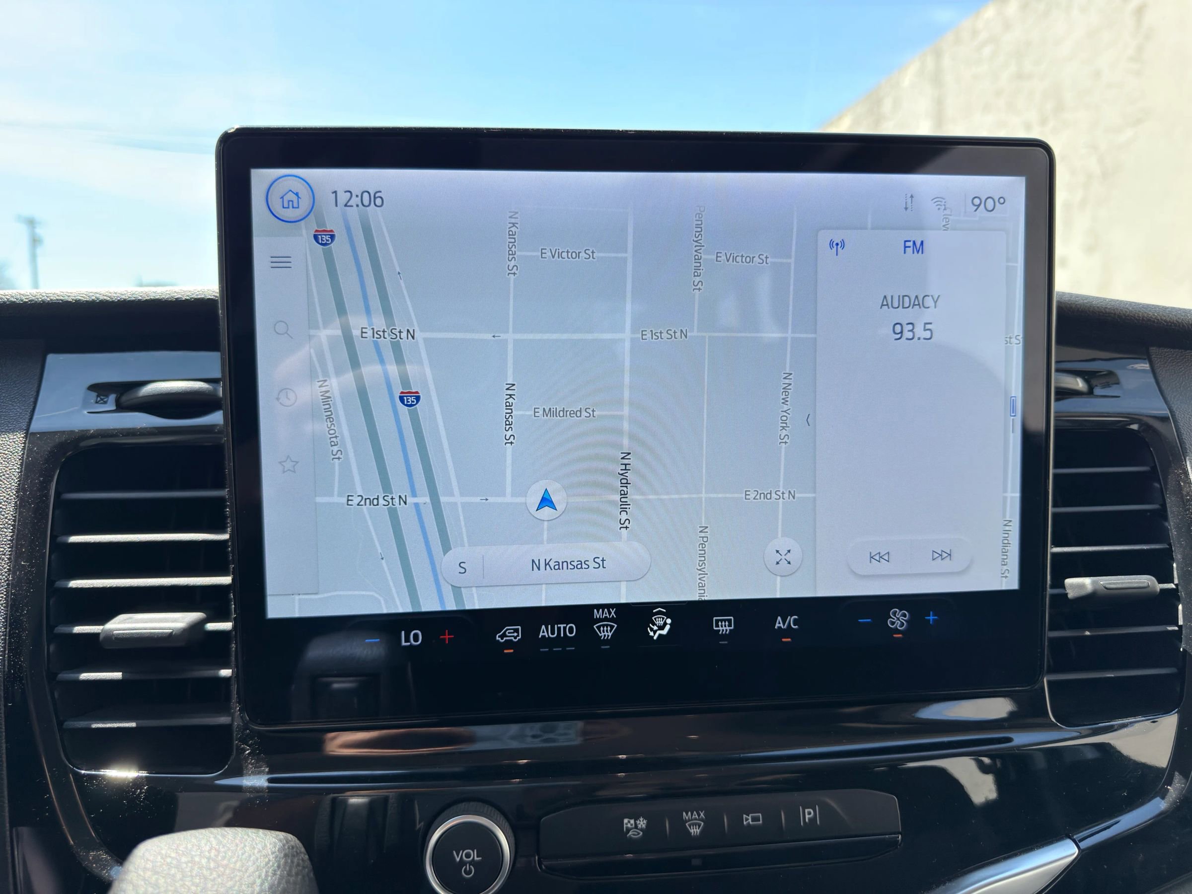 Used 2023 Ford Transit 350 XLT image 12