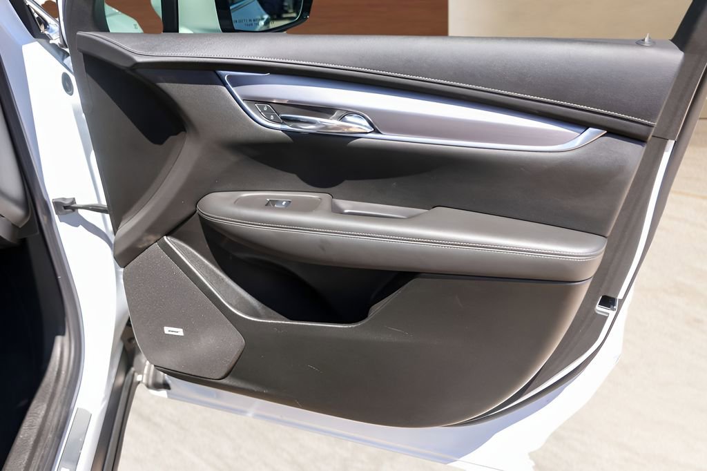 Certified 2025 Cadillac XT6 Luxury FWD image 30