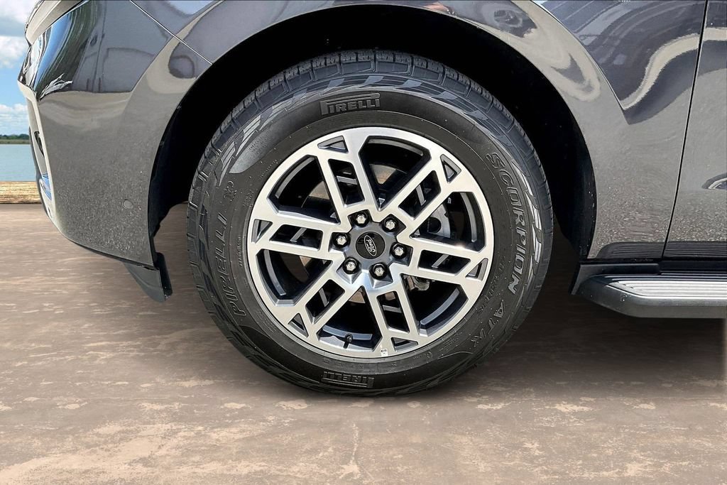 Used 2025 Ford Expedition Active AWD/4WD image 36