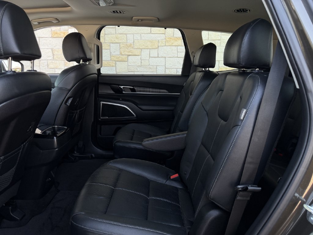 Used 2024 Kia Telluride EX w/ EX Captain's Chair Package FWD image 27