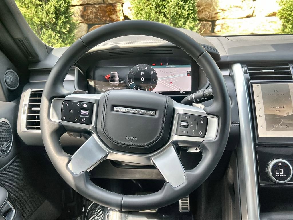 Certified 2025 Land Rover Discovery Metropolitan Edition image 22