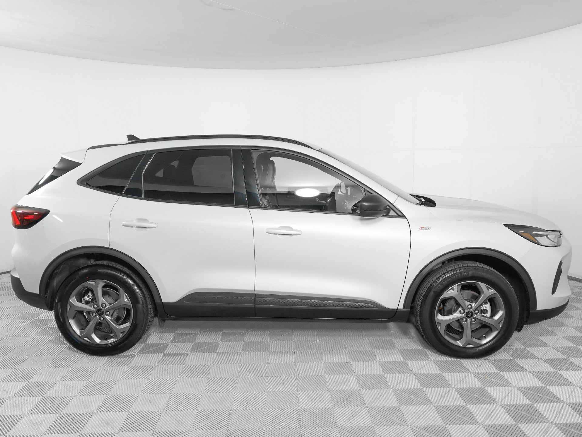 Used 2025 Ford Escape ST-Line AWD/4WD image 4