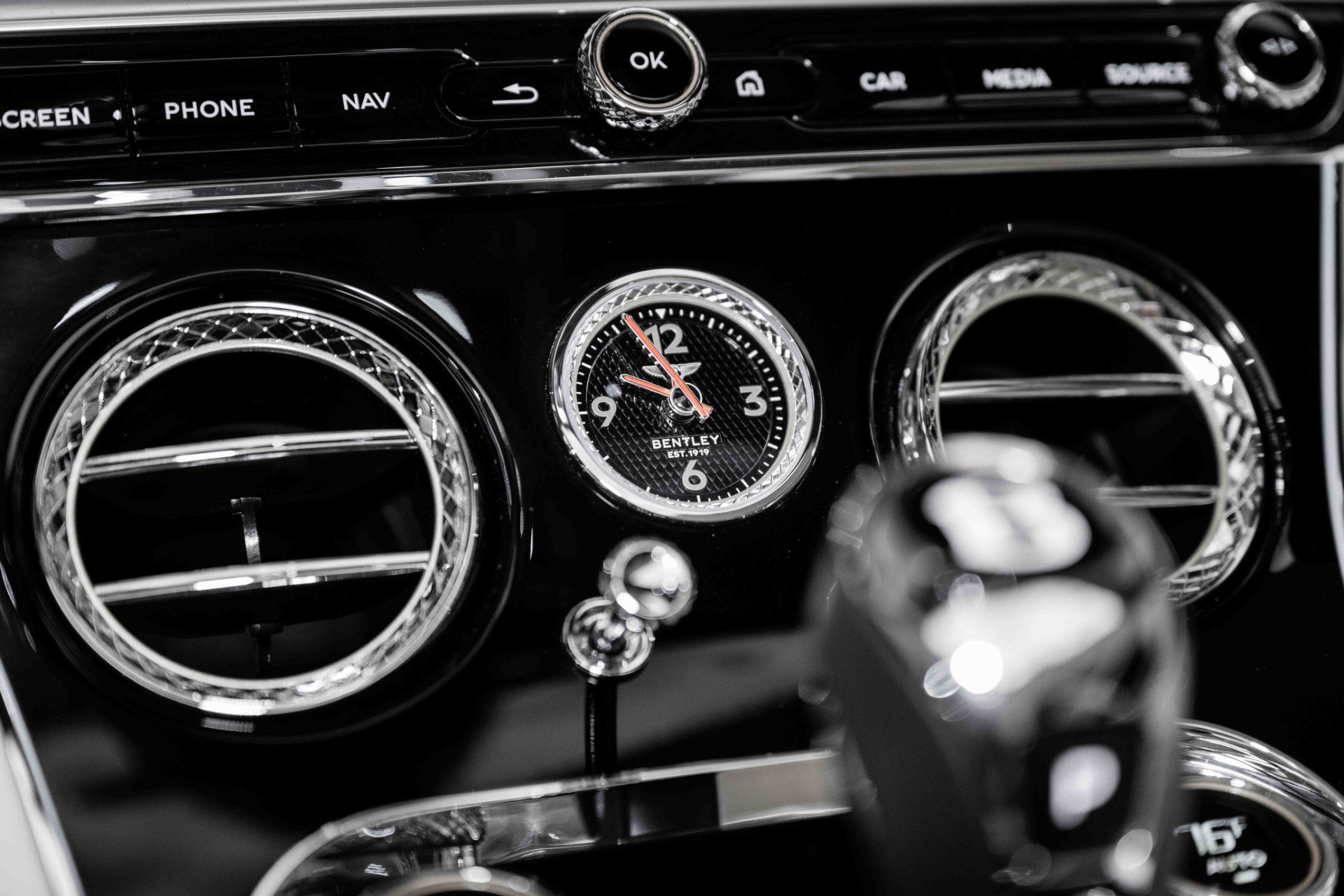 Used 2022 Bentley Continental GT image 32