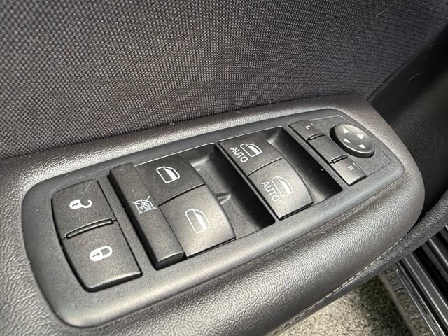 Used 2015 Chrysler 200 Limited w/ Convenience Group FWD image 10