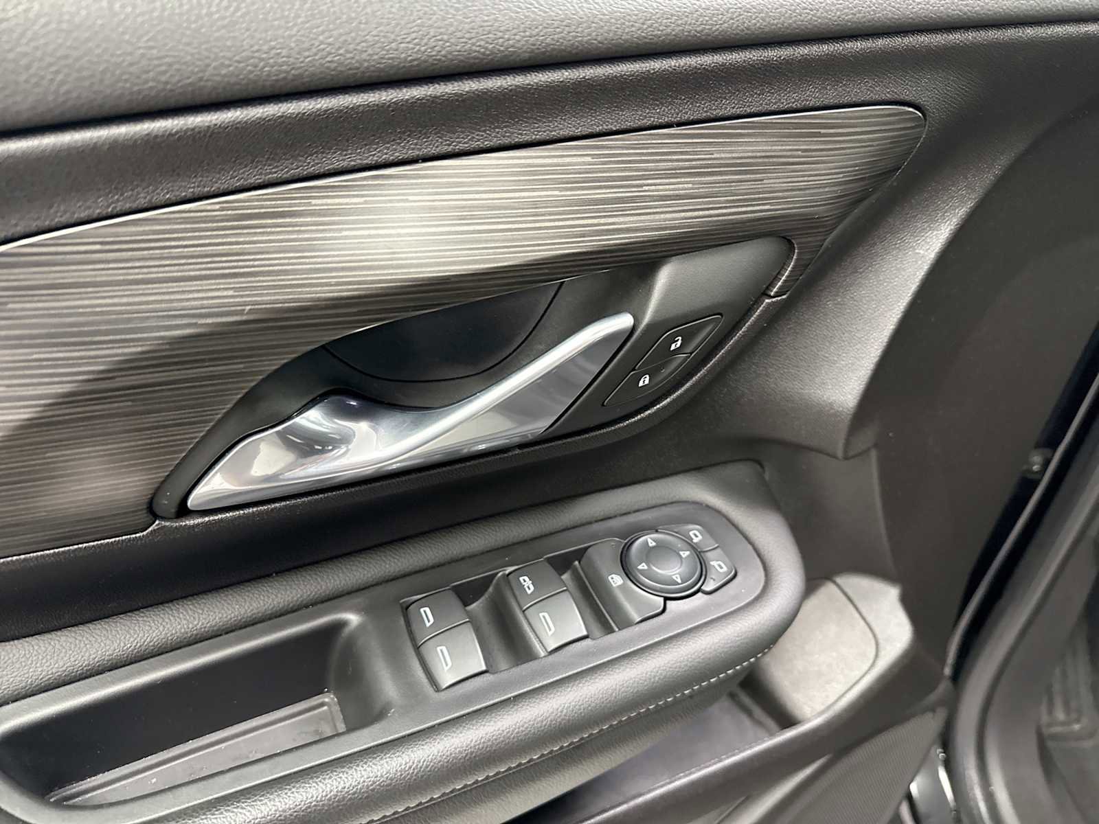 Used 2024 GMC Terrain SLE image 21