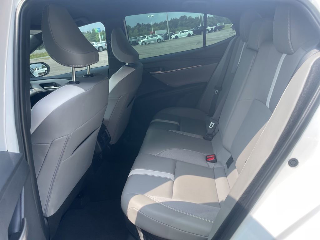 Used 2025 Toyota Camry SE w/ Convenience Package FWD image 17