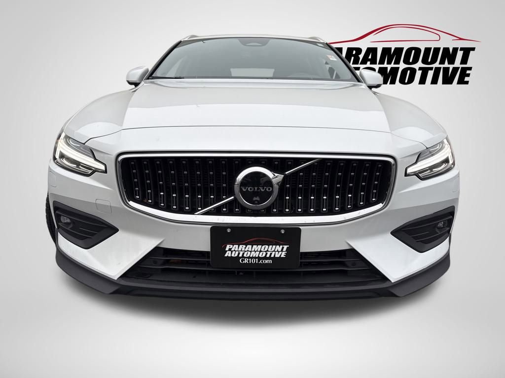 Used 2025 Volvo V60 B5 Cross Country Plus image 2
