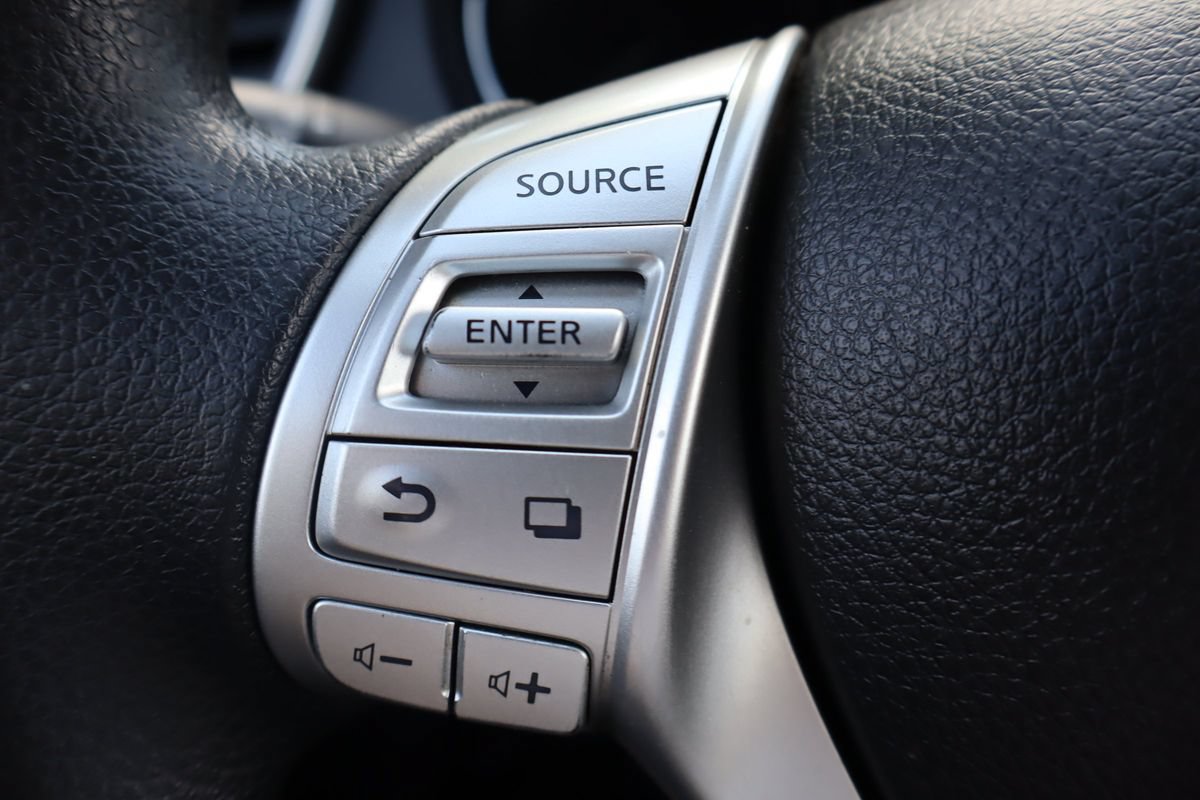 Used 2015 Nissan Rogue S AWD/4WD image 29
