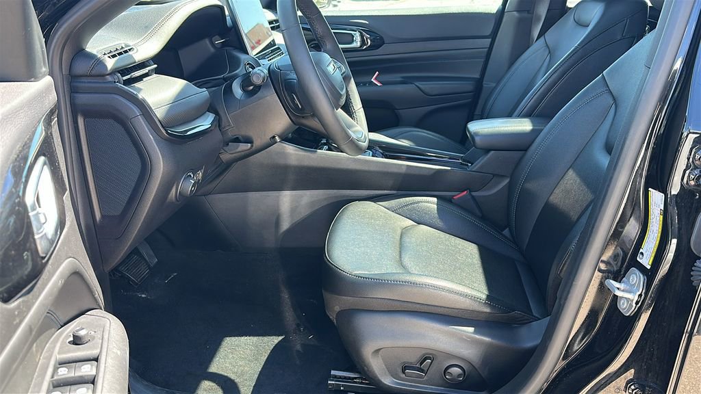 Used 2025 Jeep Compass Limited w/ High Altitude Package AWD/4WD image 6