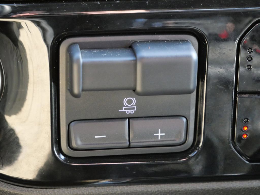 Used 2025 Chevrolet Silverado 1500 RST w/ Convenience Package II AWD/4WD image 48