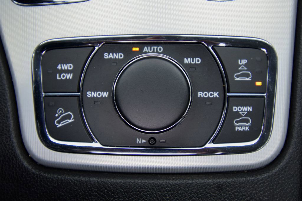 Used 2021 Jeep Grand Cherokee Summit w/ Platinum Series Group image 38