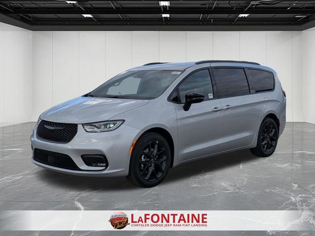 New 2026 Chrysler Pacifica Select w/ S Appearance Package