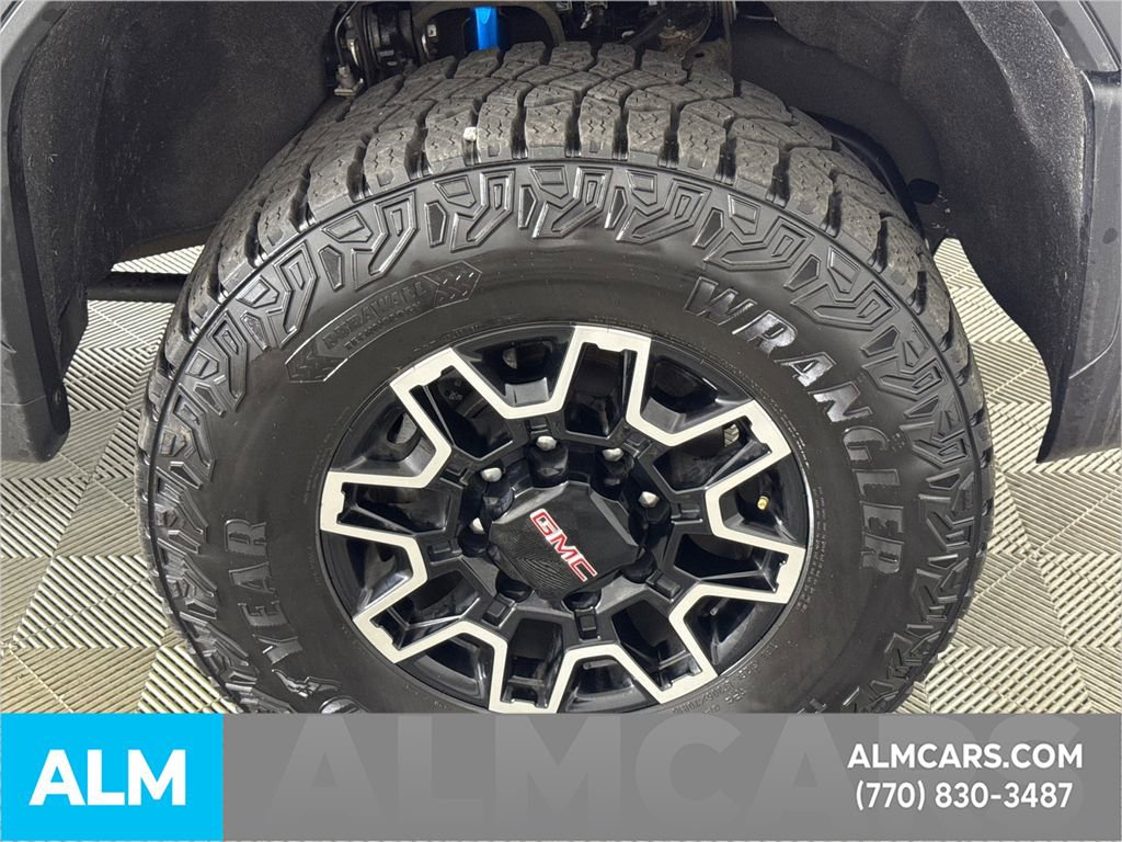 Used 2025 GMC Sierra 2500 AT4X image 13