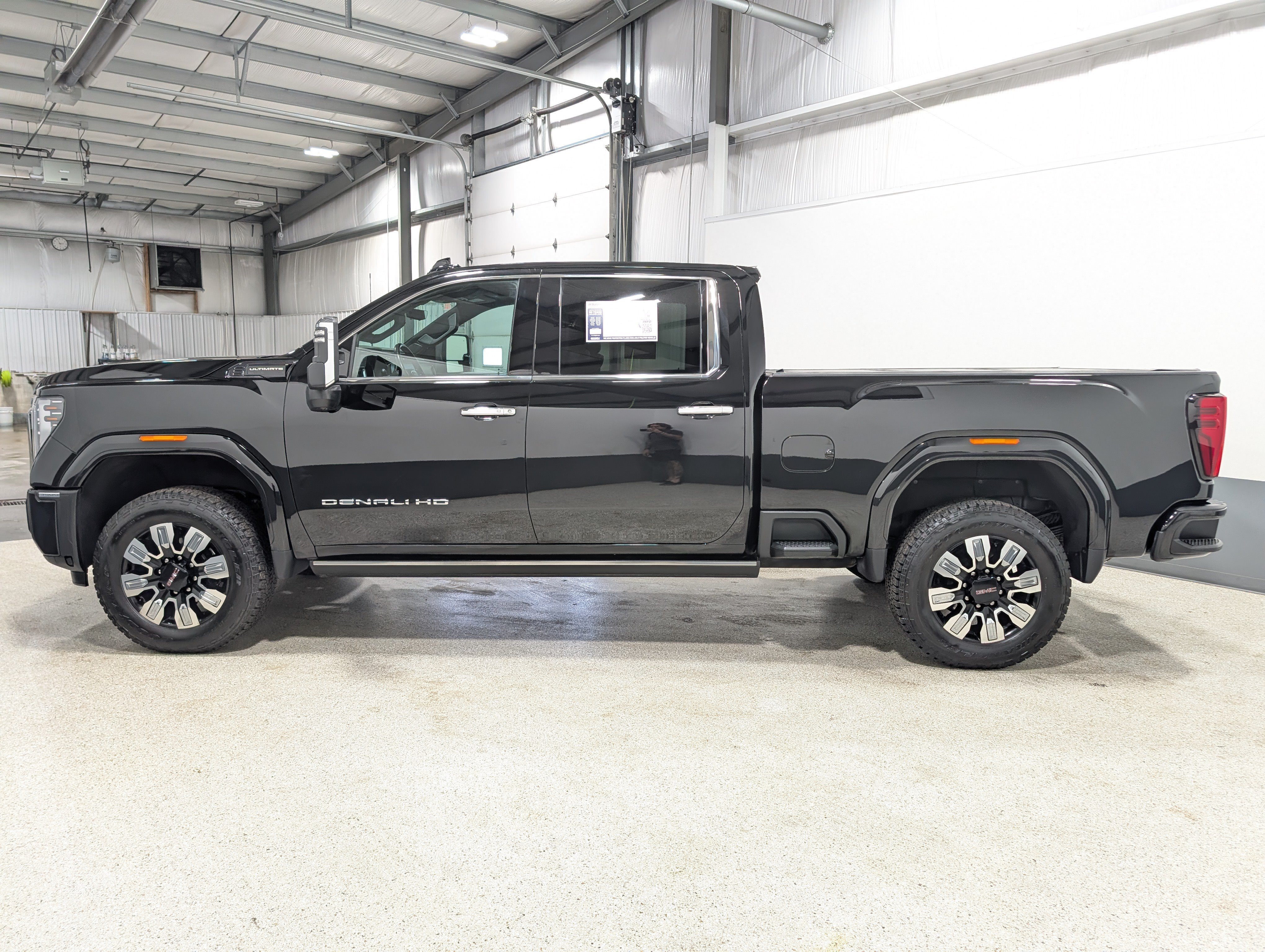 Used 2024 GMC Sierra 3500 Denali Ultimate AWD/4WD image 6