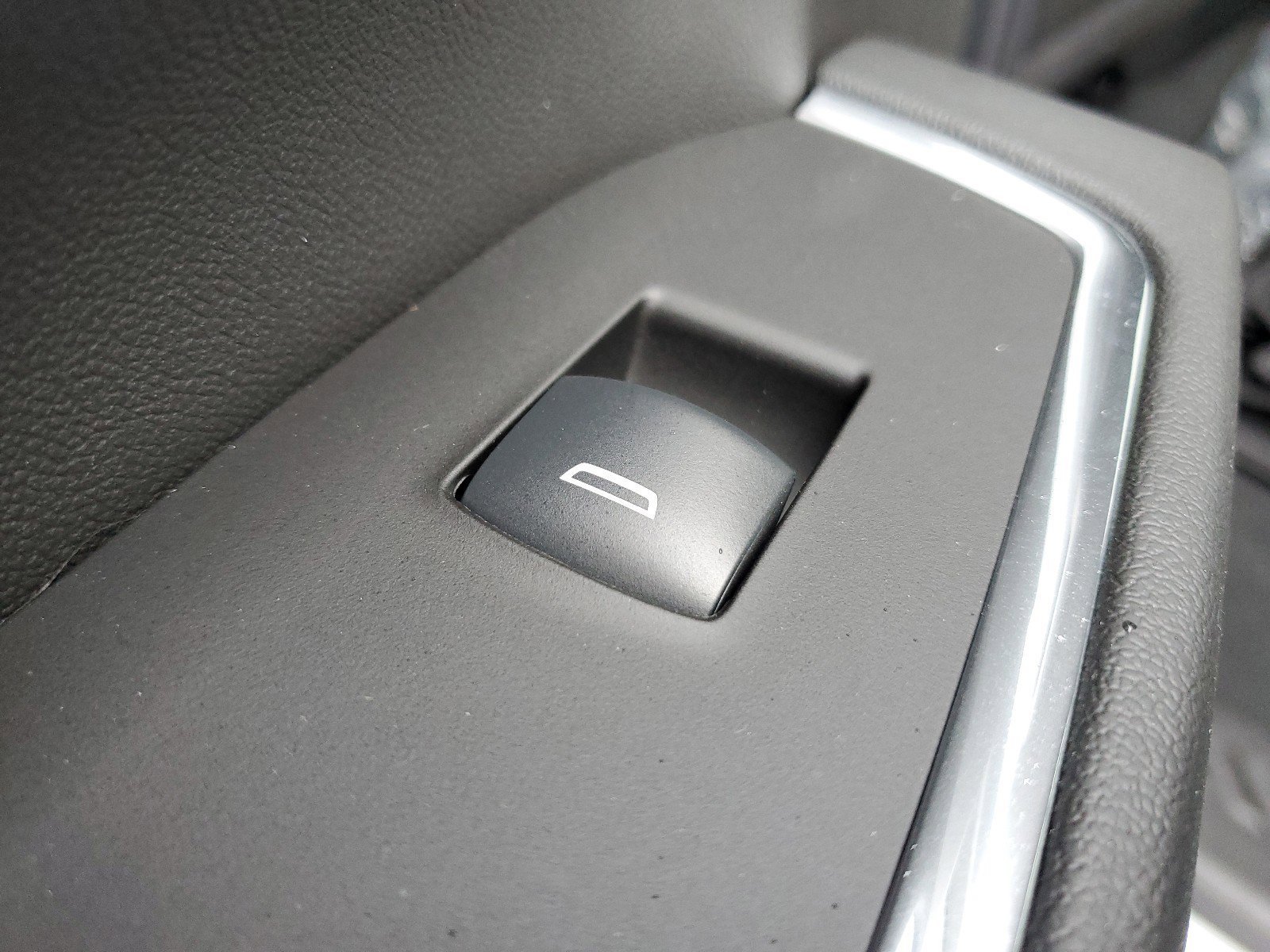 New 2025 GMC Sierra 2500 SLT w/ SLT Premium Package image 16