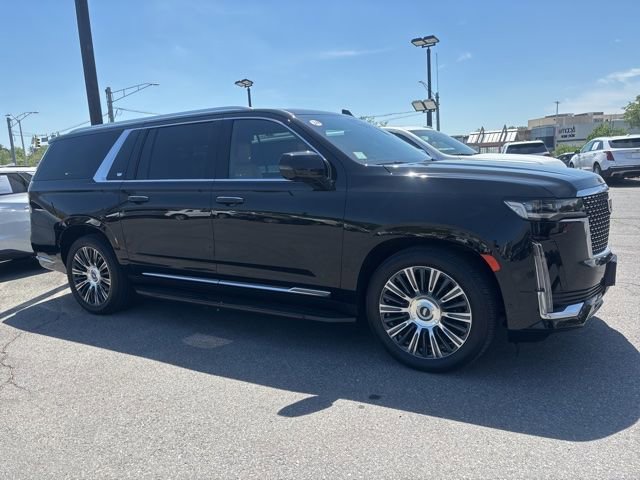 Certified 2022 Cadillac Escalade ESV Premium Luxury w/ Performance Package AWD/4WD image 2