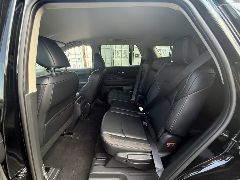 Used 2023 Nissan Pathfinder SL AWD/4WD image 26
