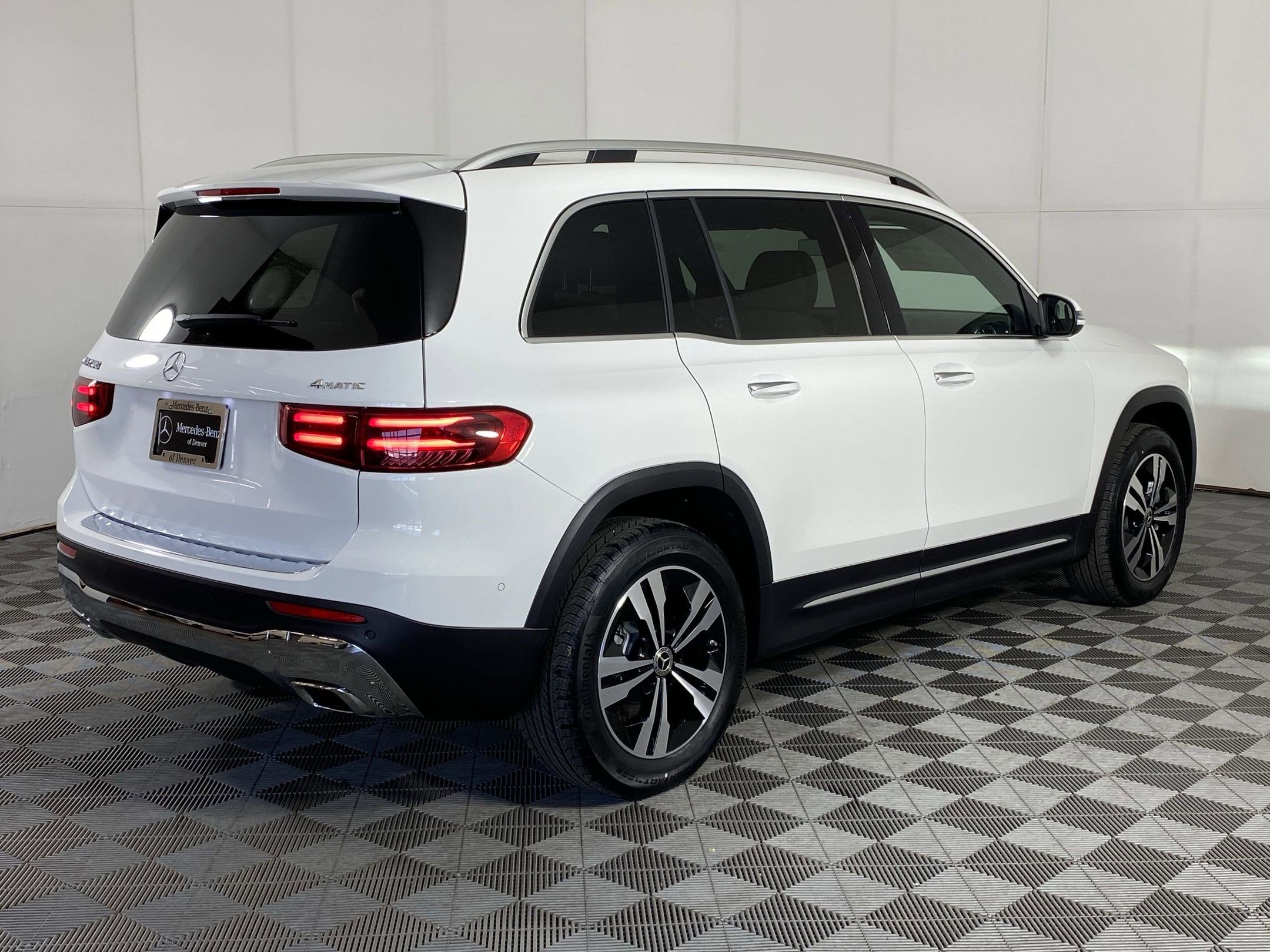 Used 2025 Mercedes-Benz GLB 250 4MATIC image 8