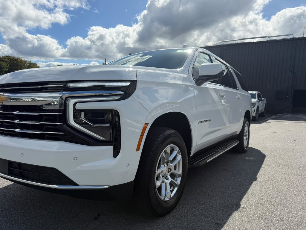 Used 2025 Chevrolet Suburban LT AWD/4WD image 21