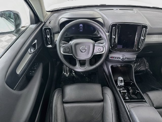 Used 2026 Volvo XC40 B5 Plus AWD/4WD image 23
