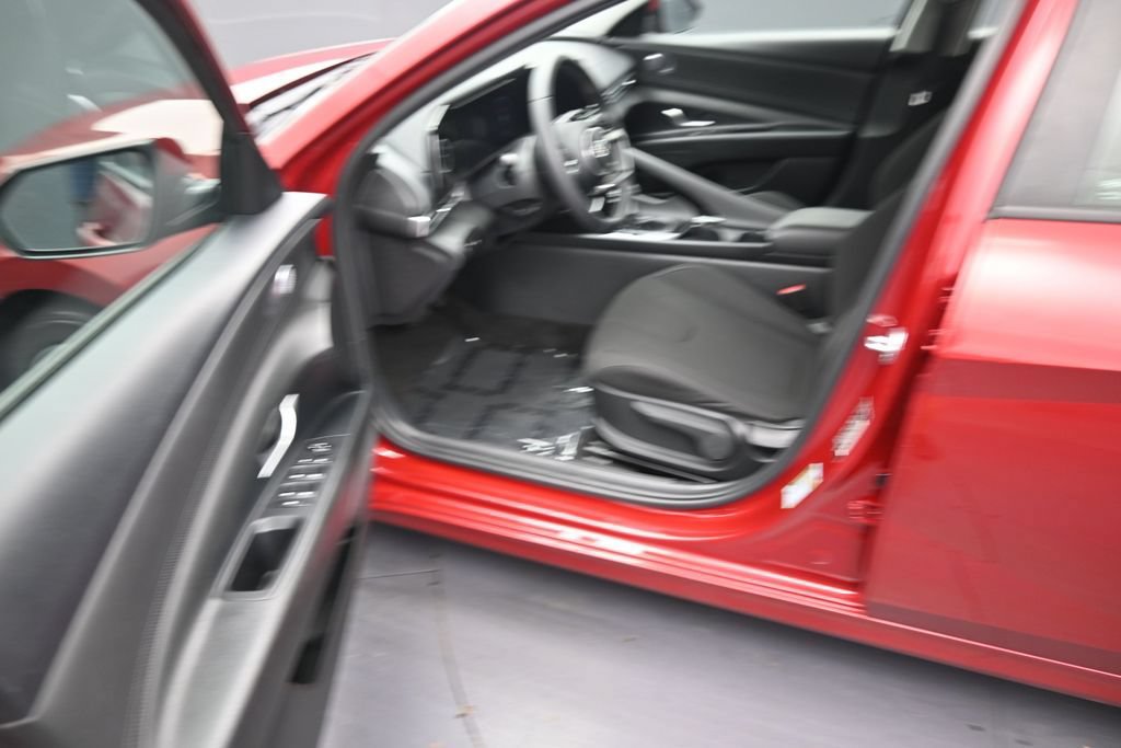 Used 2023 Hyundai Elantra SEL w/ Convenience Package FWD image 11