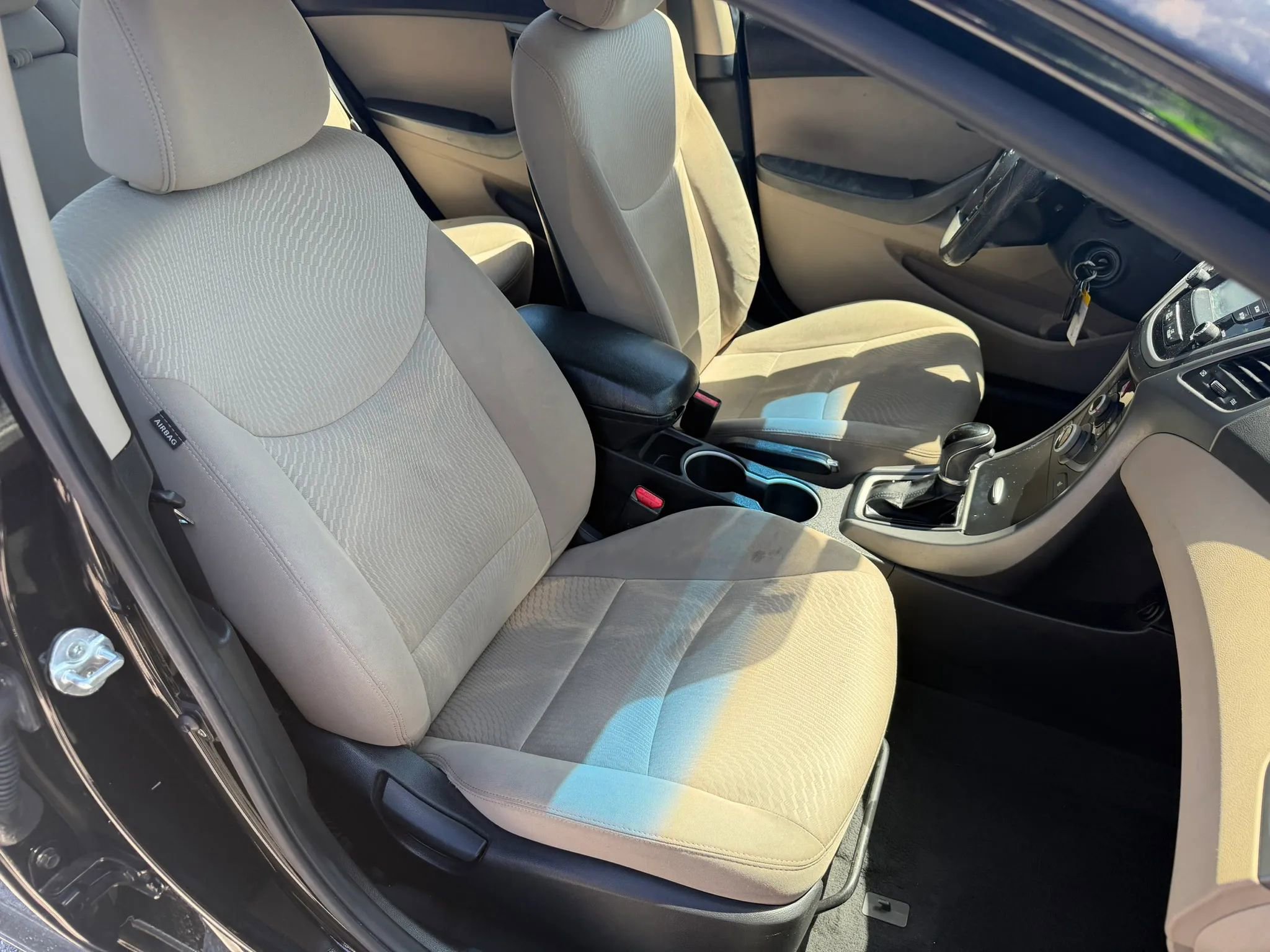 Used 2014 Hyundai Elantra SE w/ Option Group 02 FWD image 9