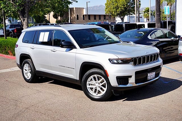 Used 2023 Jeep Grand Cherokee L Laredo RWD image 3