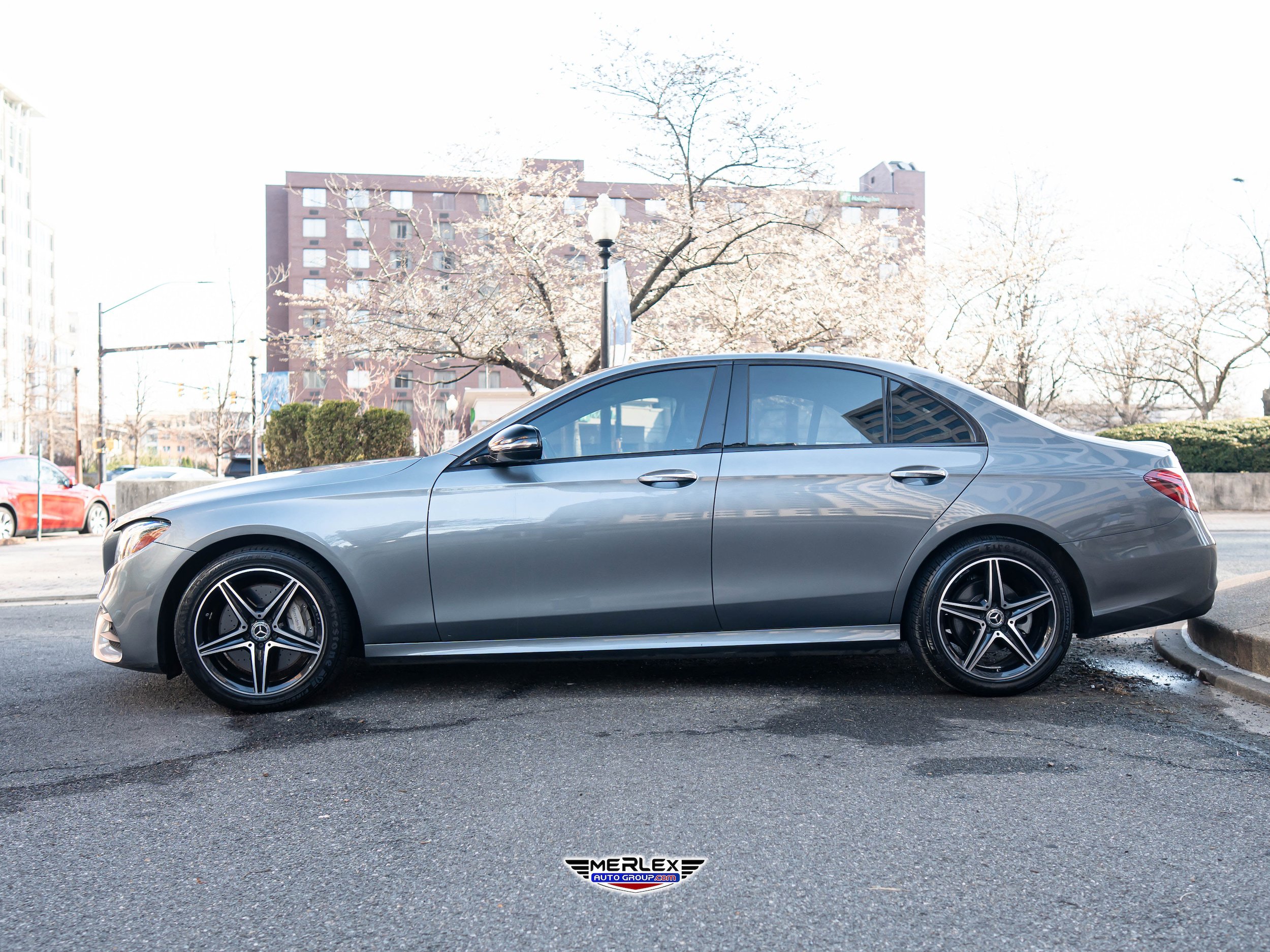 Used 2019 Mercedes-Benz E 300 4MATIC w/ Premium 1 Package image 4