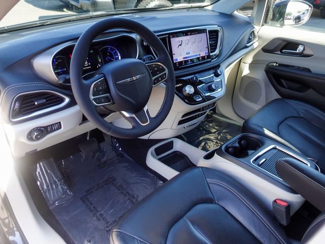 Used 2022 Chrysler Pacifica Touring-L image 11
