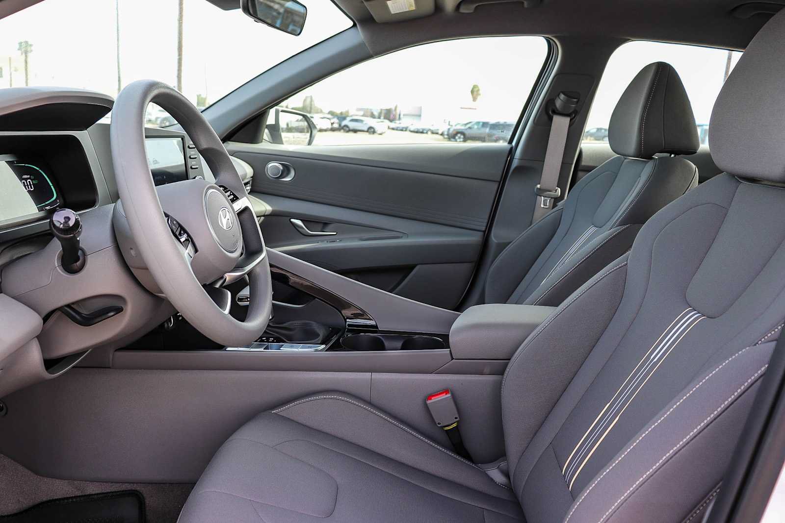 New 2026 Hyundai Elantra Hybrid FWD image 24
