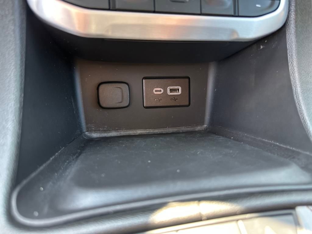 Used 2023 GMC Acadia SLE image 19