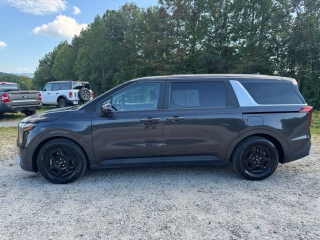 Used 2025 Kia Carnival FWD image 4