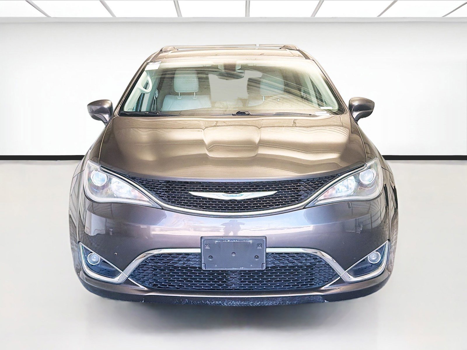 Used 2017 Chrysler Pacifica Touring-L FWD image 2