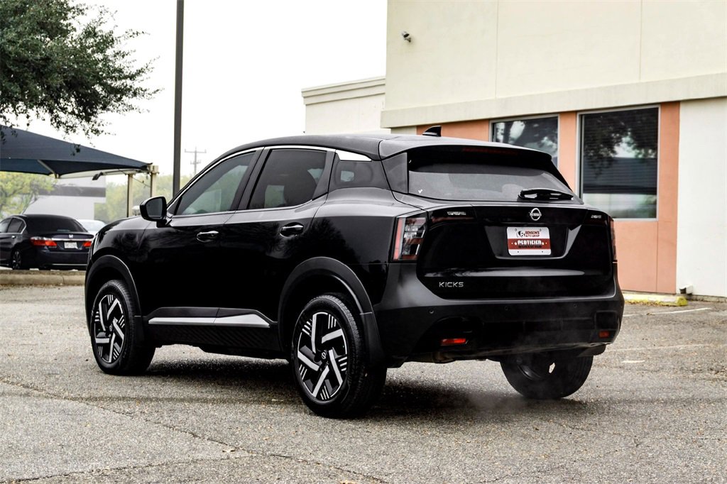 Used 2025 Nissan Kicks SV w/ Interior Electronics Package image 7