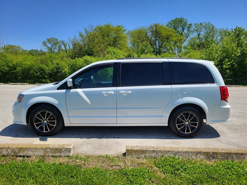 Used 2017 Dodge Grand Caravan GT FWD image 3