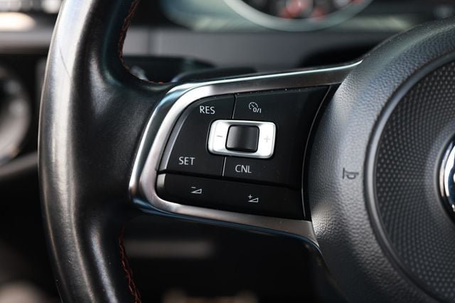 Used 2018 Volkswagen GTI SE FWD image 29