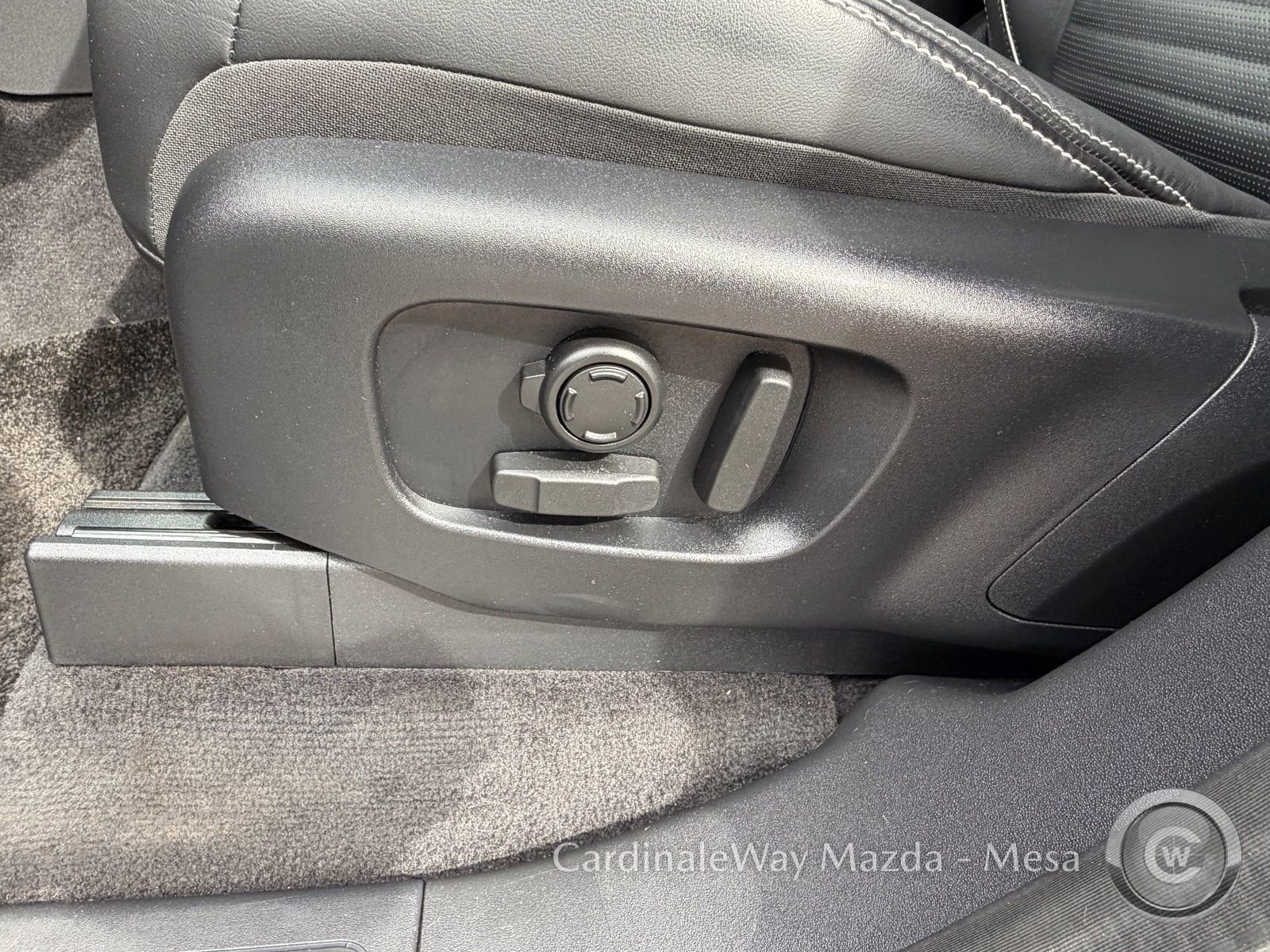 Used 2023 Land Rover Discovery Metropolitan Edition image 17