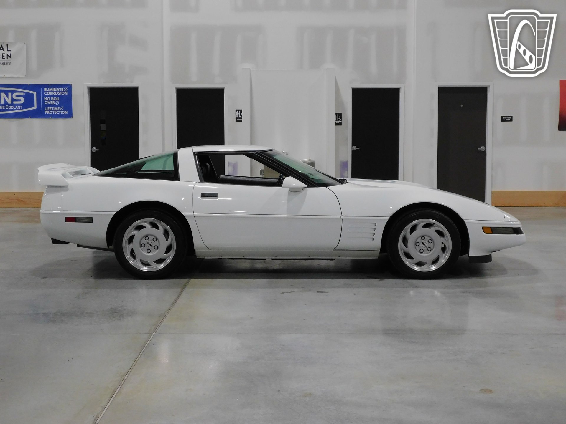 Used 1992 Chevrolet Corvette Coupe RWD image 17