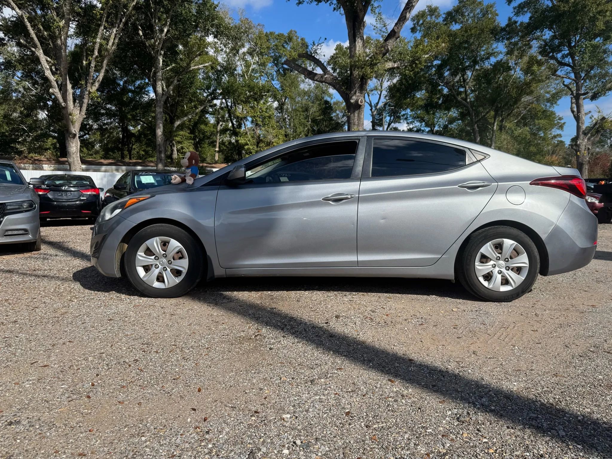 Used 2016 Hyundai Elantra SE image 2
