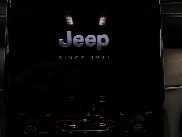 Used 2024 Jeep Grand Cherokee L Limited image 10