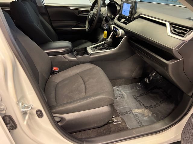 Used 2021 Toyota RAV4 LE image 10