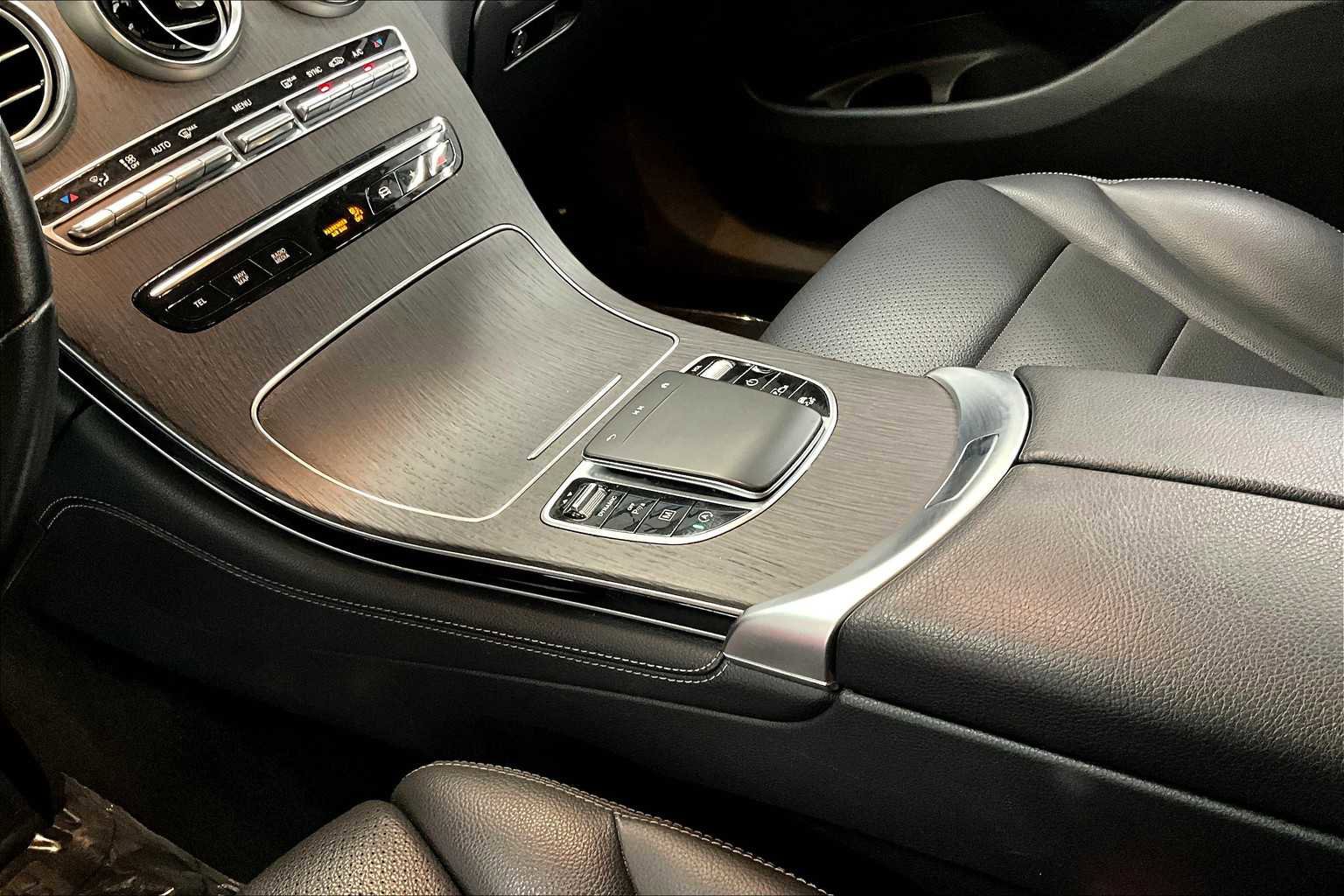 Used 2021 Mercedes-Benz GLC 300 4MATIC image 20